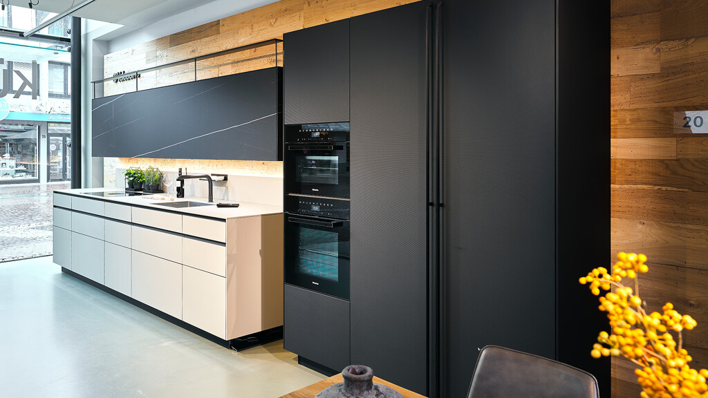 Prachtige Valcucine Riciclantica. Showroomkeuken met subtiele details. Italiaans keukendesign, nu in de Sale bij Ekelhoff Keukens