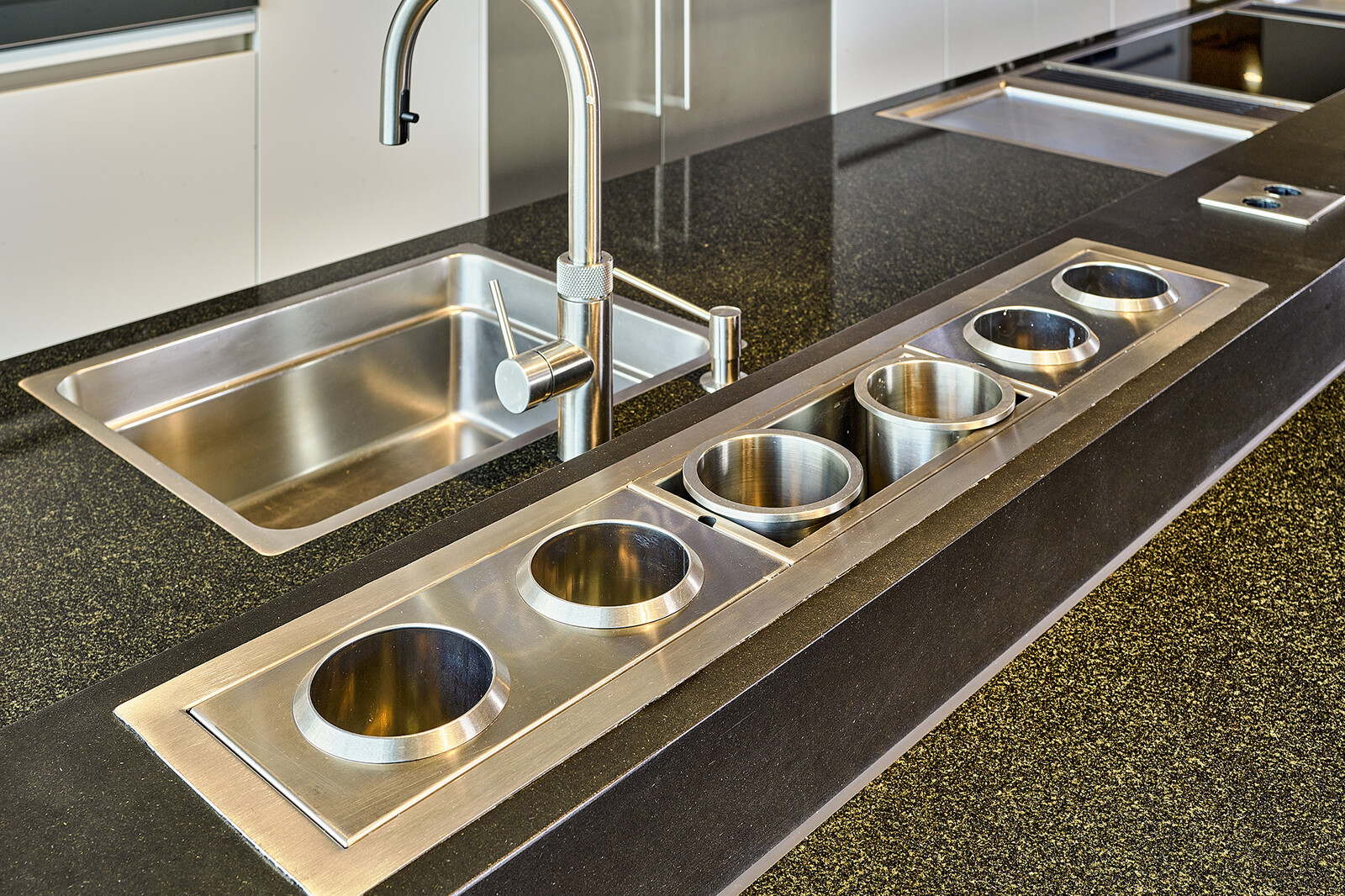 GShowroomkeuken Sale - Grote professionele keuken voor kookworkshops, catering, showkoken - Ekelhoff Keukens