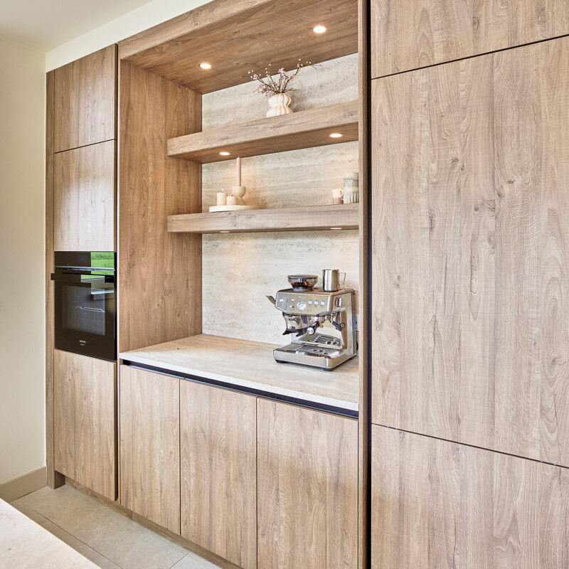 Houtlook Keuken in Sherwood eiken-sepiagrijs van Ballerina, gerealiseerd door Ekelhoff Keukens