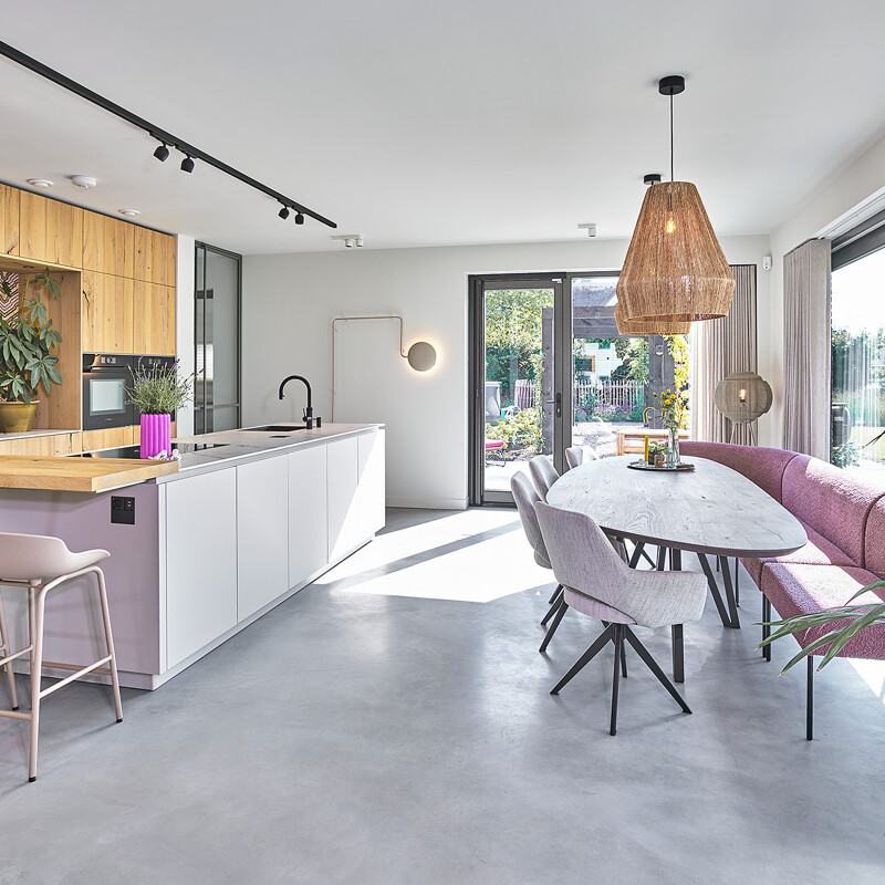 Duitse keuken van Ballerina keukens met keukeneiland-Dekton aanrechtblad- Eiken maatwerk keukenkasten-Ekelhoff Keukens