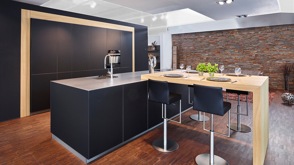 Keuken met zwarte matglas fronten - next125 NX902 keuken mat zwarte fronten