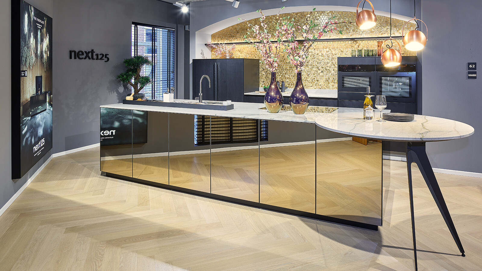 next125 the Fireplace in Spiegelglas Bronze und schwarzem Holz-Luxusküche-Ekelhoff Küchen-Küchenhaus