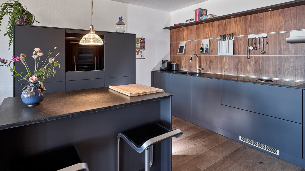 SieMatic Pure Keuken in notenhout en grafietgrijs van Ekelhoff Keukens