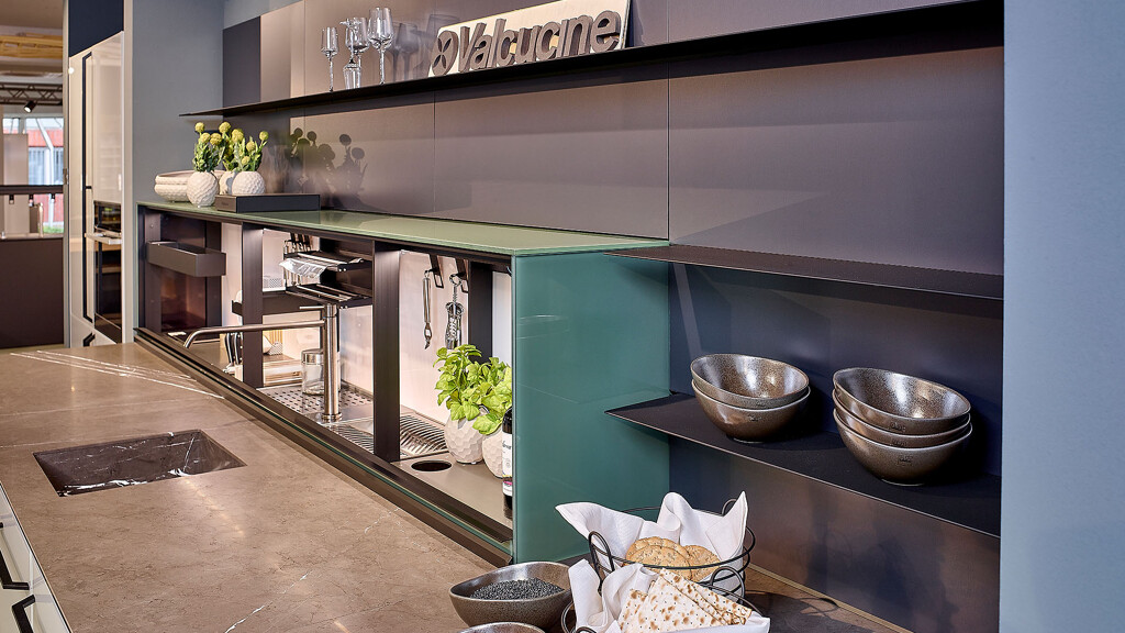 Schöne Valcucine Artematica. Ausstellungsküche mit raffinierten Details. Italienisches Küchendesign, jetzt im Verkauf bei Ekelhoff Keukens