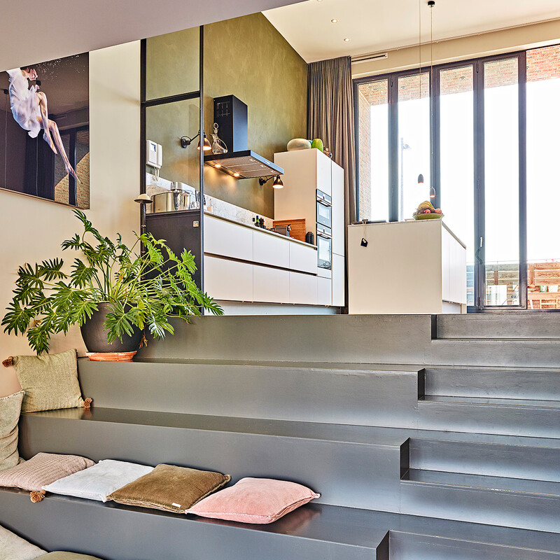 Witte keuken met spoeleiland en marmeren aanrechtblad_1-1x1