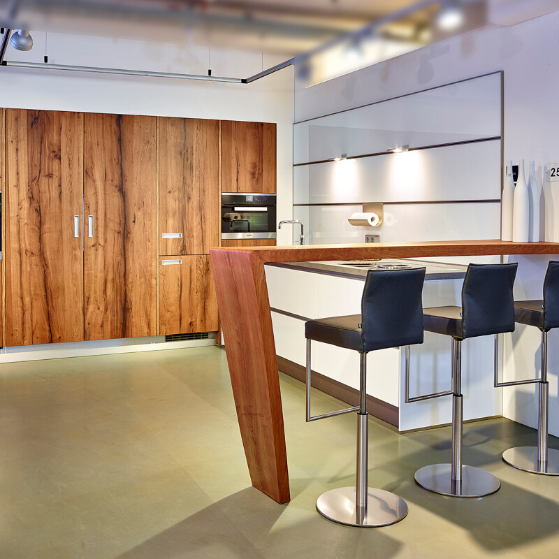 Moderne hoekkeuken  met eiken fronten_houten keukens_Ekelhoff Nordhorn