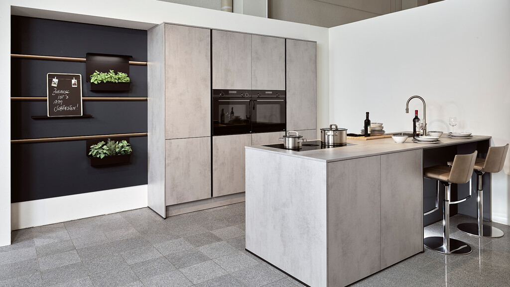 Grijze keuken - Betonlook eilandkeuken Contur Elba_Ekelhoff Keukens