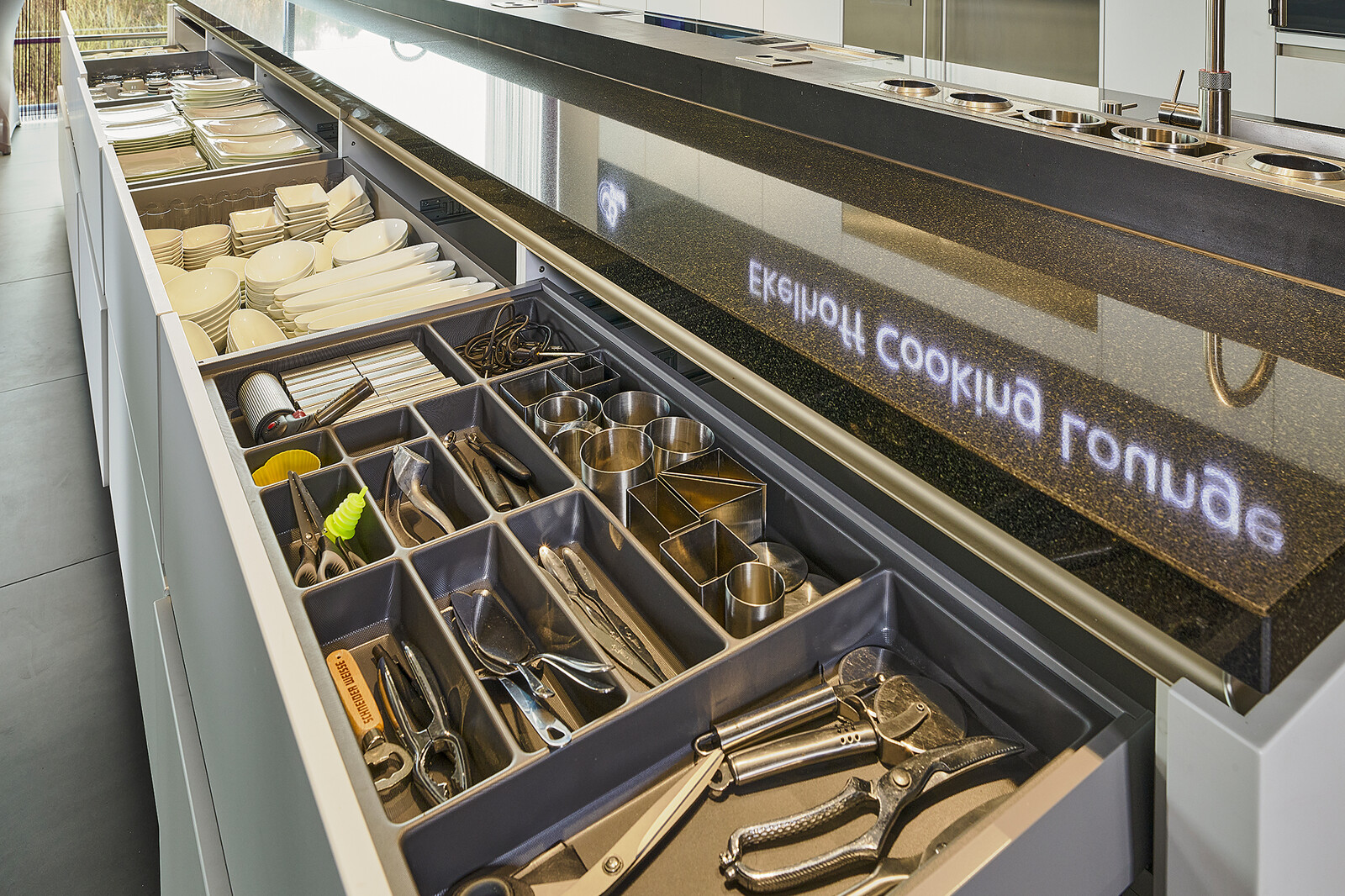 Showroomkeuken Sale - Grote professionele keuken voor kookworkshops, catering, showkoken - Ekelhoff Keukens