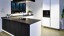 In de Ekelhoff  keukenshowroom in Nordhorn vindt u deze hoekkeuken met schiereiland van SieMatic, uit de Mondial lijn. In zwart Eiken Darjeeling en Lotuswitte Similaque. Met een granieten keukenblad en ingebouwde bovenkasten.