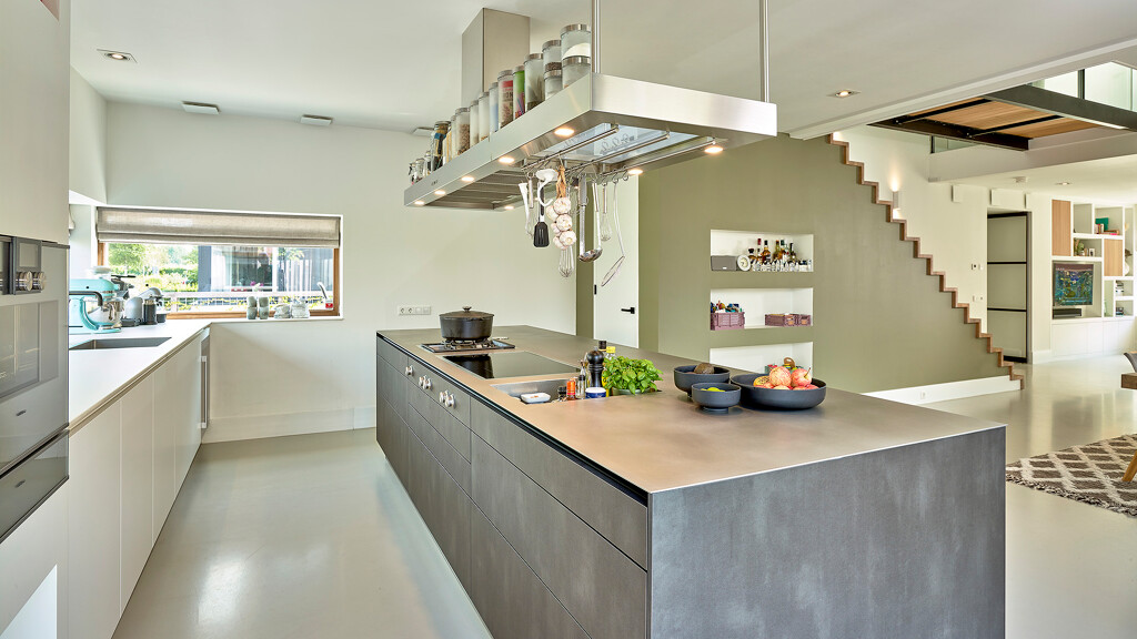 Kücheninsel-industrielle Küche-Contur-Gaggenau-Ekelhoff Küchen