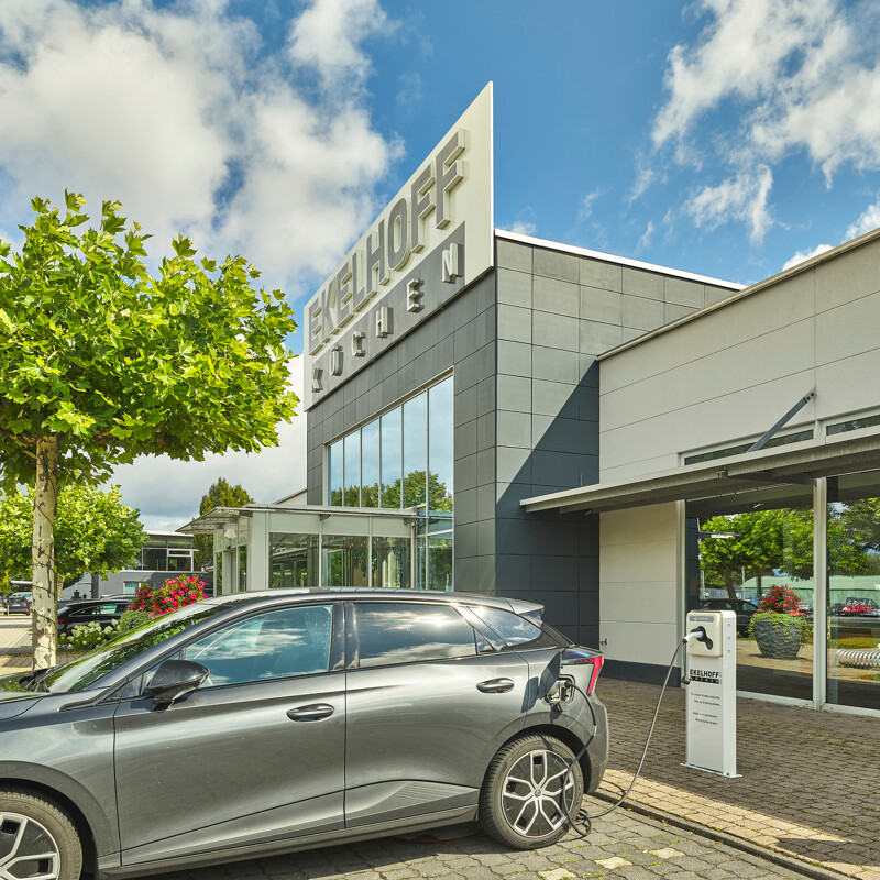 Parken bei Ekelhoff Küchen- Gratis E-Auto laden für unseren Kunden