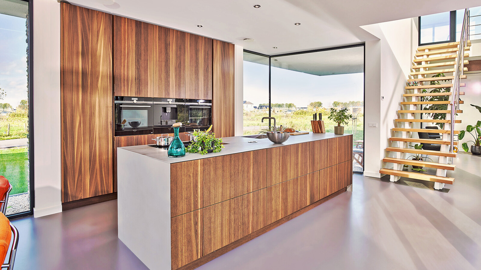 Maatwerkkeuken met gerookt eiken fronten en rvs werkblad_Ekelhoff in Duitsland