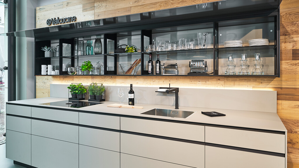 Schöne Valcucine Riciclantica. Ausstellungsküche mit subtilen Details. Italienisches Küchendesign, jetzt im Sale bei Ekelhoff Küchen