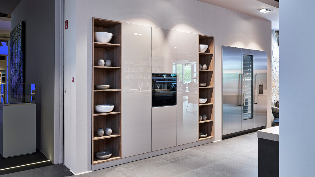 Ballerina keuken-zandgrijs-smartglass-metaallak Titan Smoke - licht grijze keuken . Ontdek Ballerina bij Ekelhoff, Duitsland