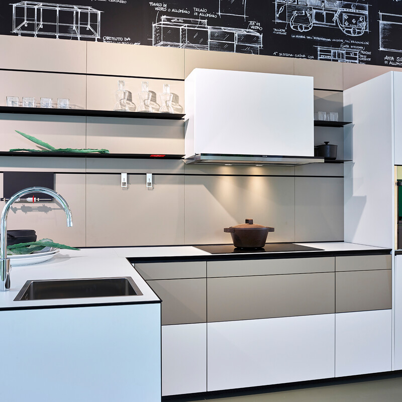 Besonderes italienisches Design: Eckküche von Valcucine. Ekelhoff Küchen in Nordhorn