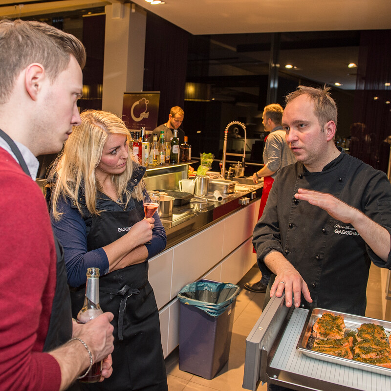 Koken in de modelkeuken van Ekelhoff Keukens in Duitsland