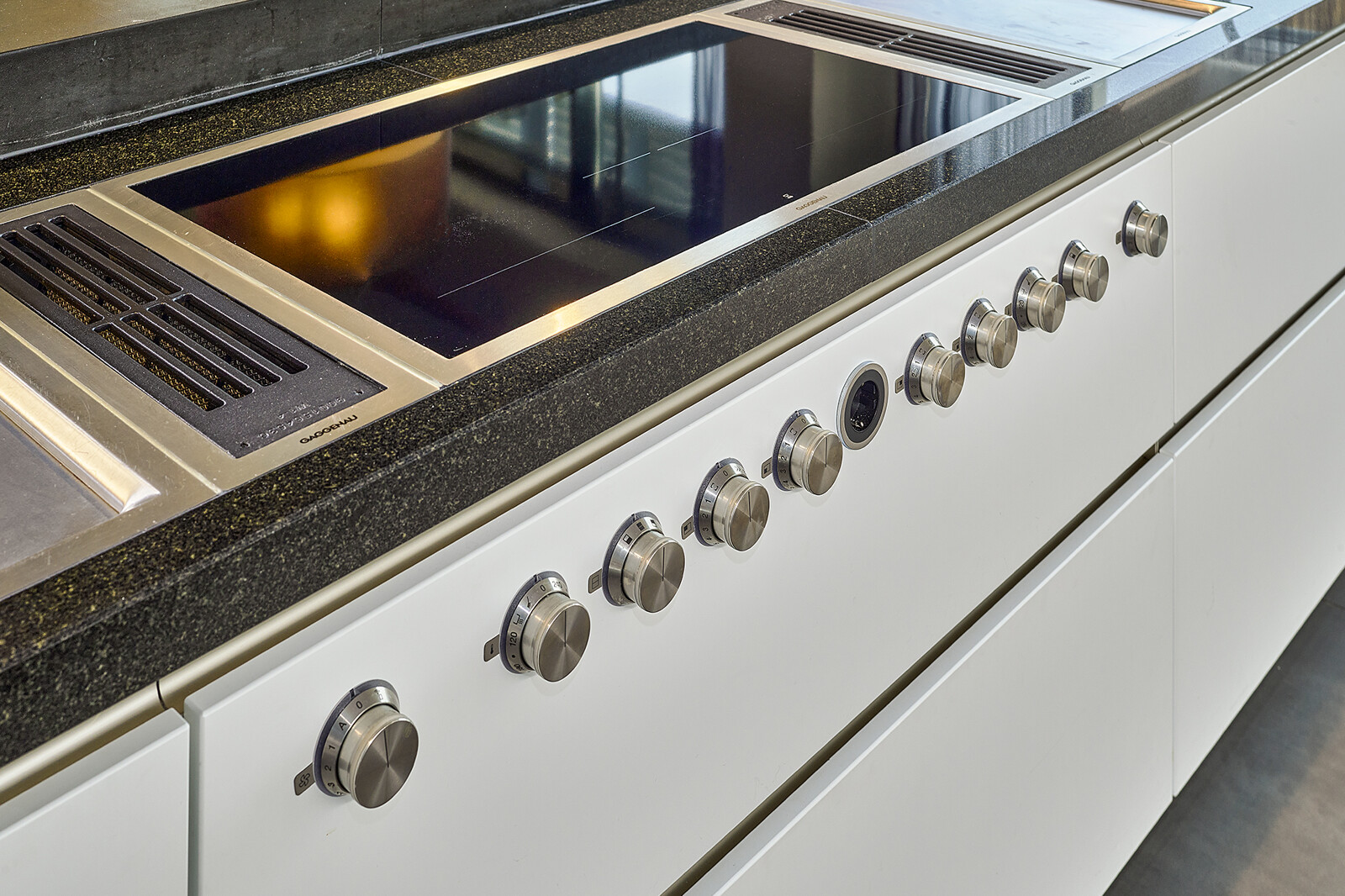 Showroomkeuken Sale - Grote professionele keuken voor kookworkshops, catering, showkoken - Ekelhoff Keukens