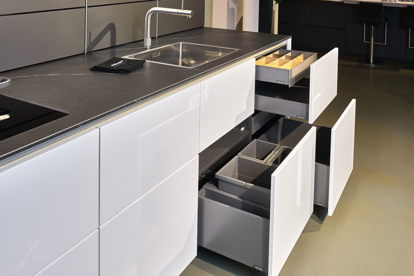  Showroomkeuken: next12 hoekkeuken incl inbouwapparatuur - Ekelhoff Kuechen