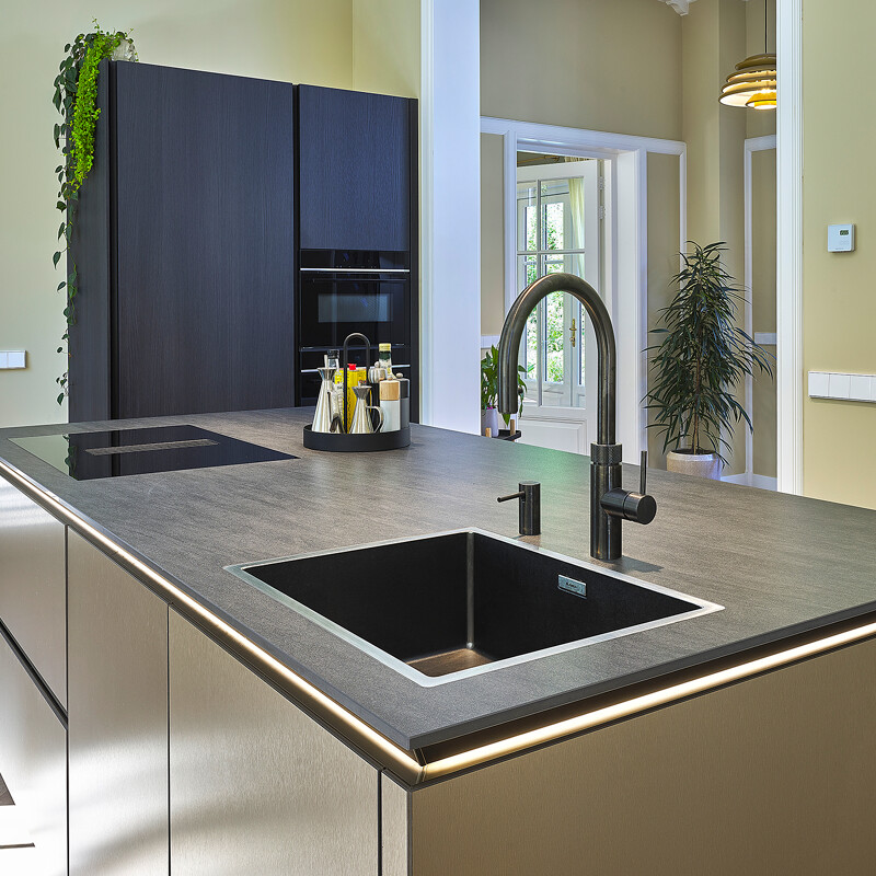 Gerealiseerd keukenproject: SieMatic SLX keuken in metallic brons en eiken-darjeeling