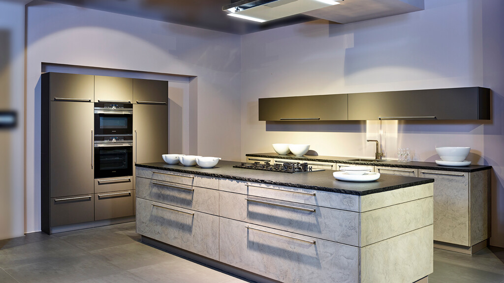 Betonlook Küche mit Granit Arbeitsplatte von Ekelhoff Küchen