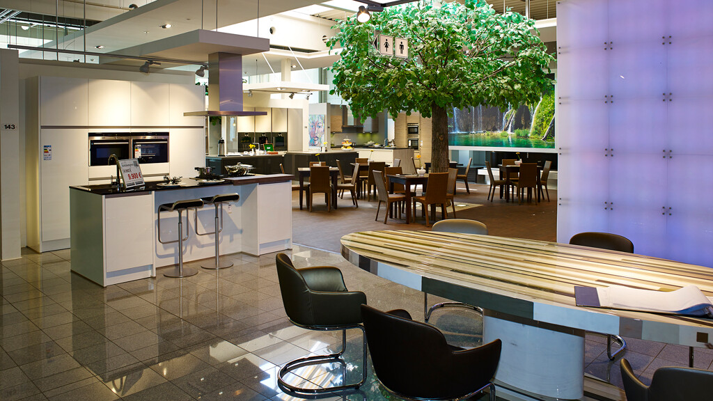 Witte showroomkeuken bij Ekelhoff keukens in het Keukenland in Nordhorn