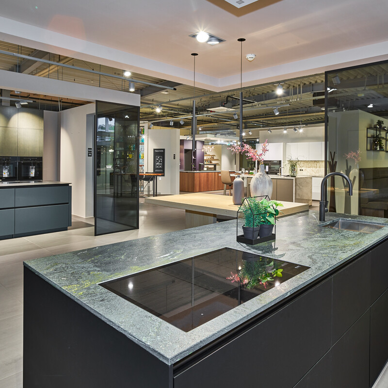 Ontdek de grote showroom van Ekelhoff Keukens, hier een kijkje in het filiaal Küchenland Ekelhoff, aan de Bentheimerstraat