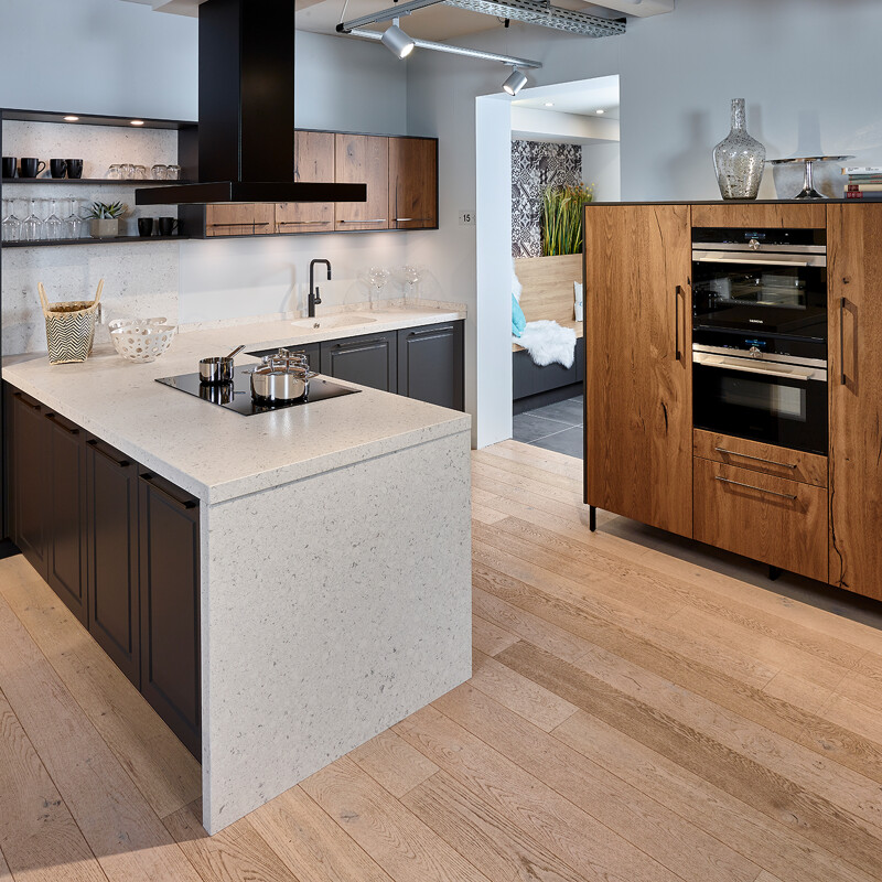 Showroomkeuken met schiereiland, Ekelhoff Keukenhuis Nordhorn