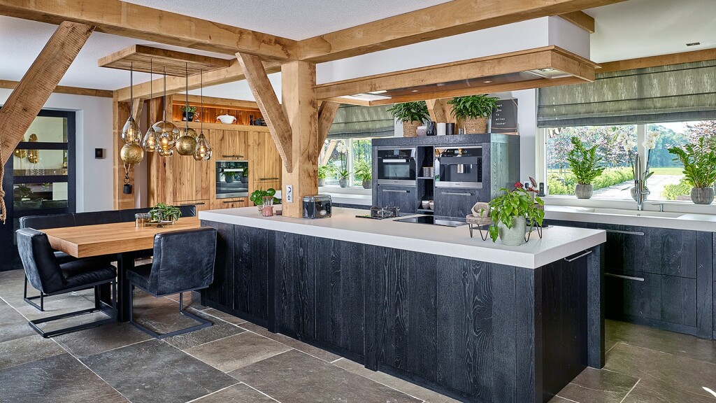 Keukeninspiratie - open zwarte keuken met keukeneiland van Ekelhoff Keukens in Duitsland