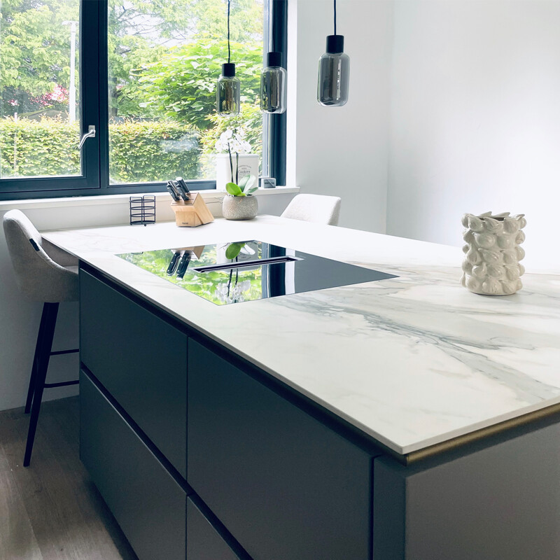 Kochinsel mit Sitzgelegenheit-Keramik-Marmor-Arbeitsplatte-Ekelhoff Küchen
