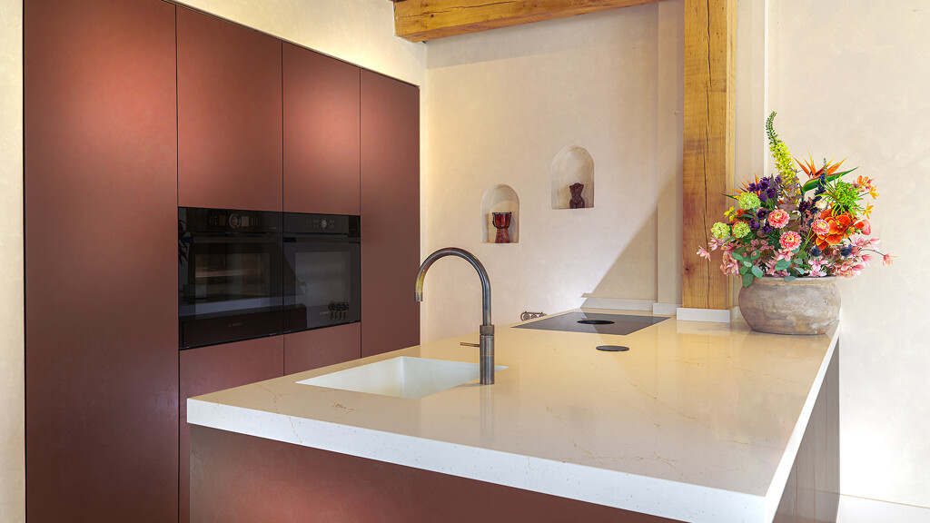 Besondere kupferfarbene Küche von Ballerina Palazzo, mit Kupfer Metallic-Samtlack. Entdecken Sie Ballerina Küchen bei Ekelhoff Küchen in Deutschland