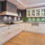 Landhaus U-Küche in weiße und salbeigrüne satinlack - Ekelhoff Küchen