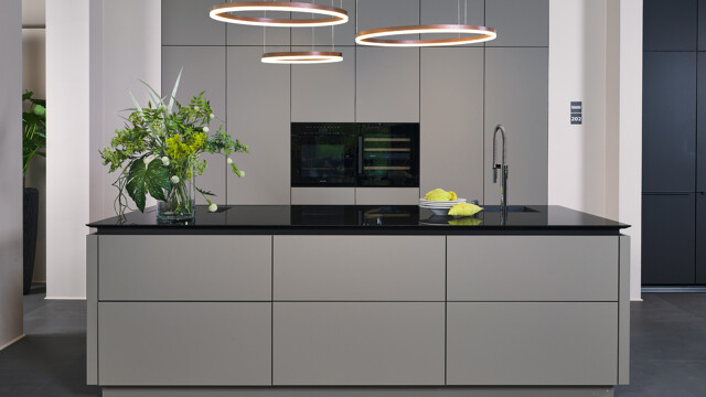 Speciale keukenaanbieding: Luxe keuken van designmerk next 125 bij Ekelhoff Keukens in Nordhorn, Duitsland