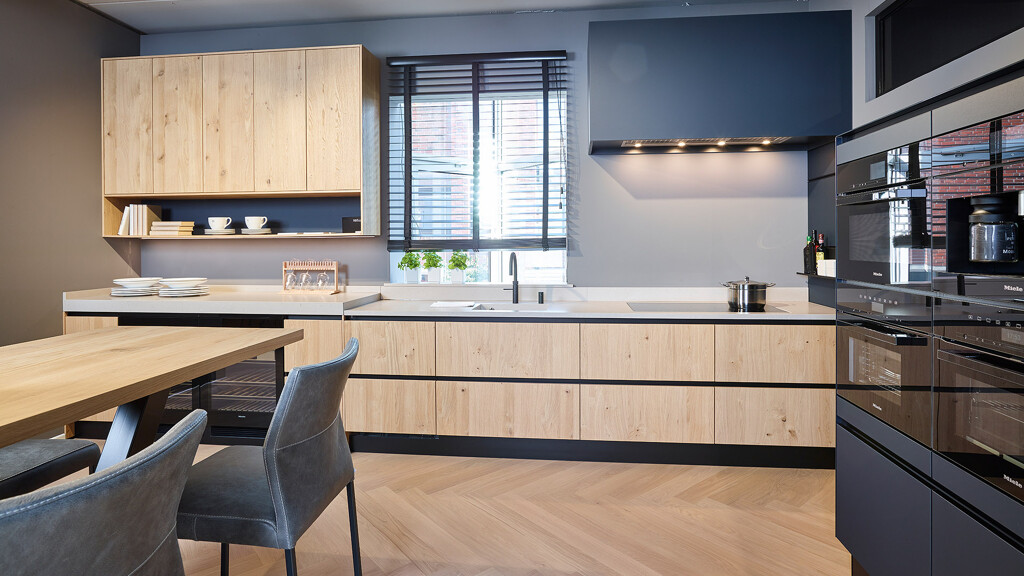 Next125-NX 620-industriële keuken met hout-Ekelhoff Keukens