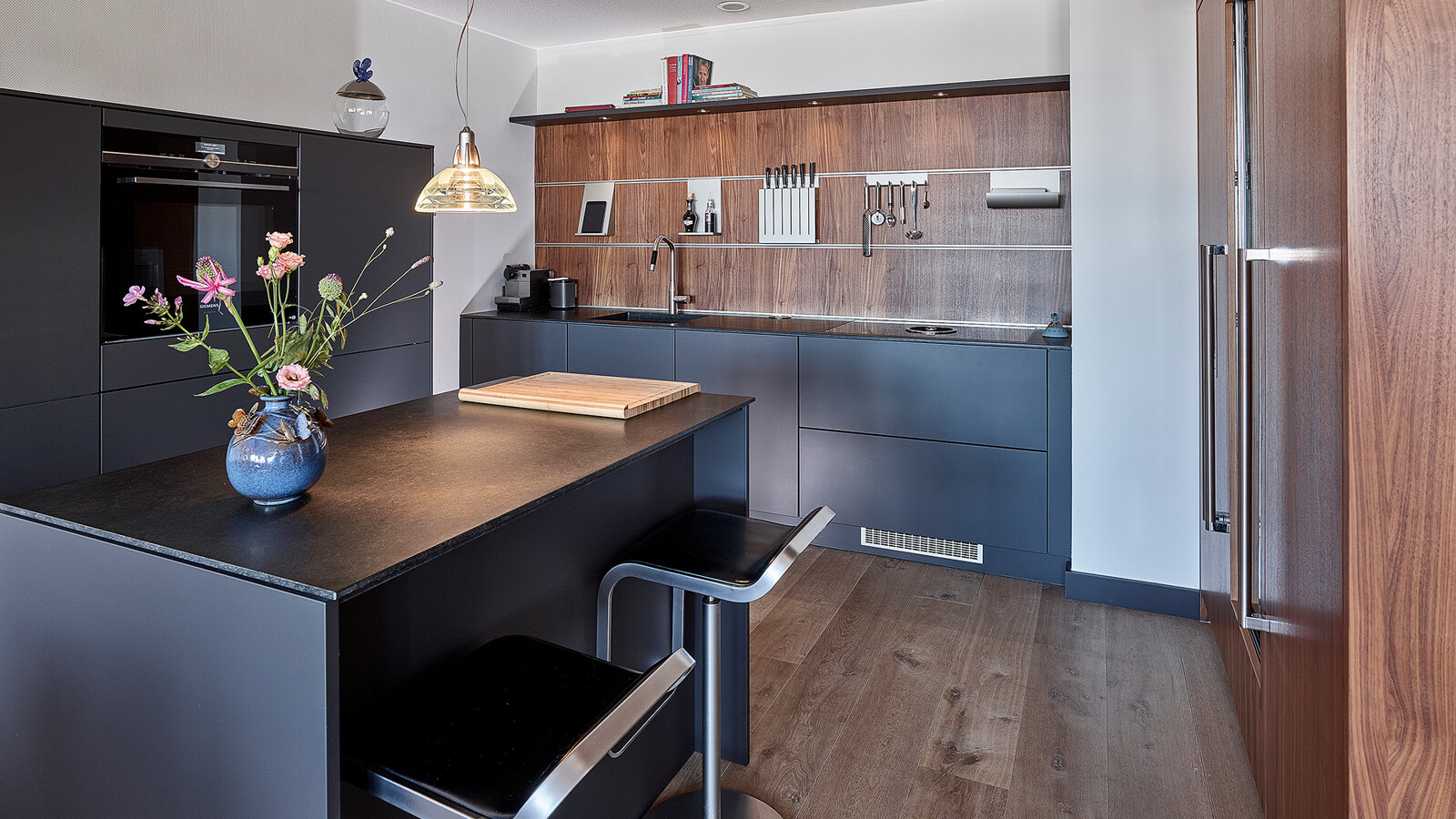 SieMatic Küche Pure in Nussbaum und Graphitgrau von Ekelhoff Küchen