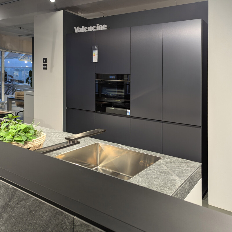 Prachtige Valcucine showroomkeuken- Forma Mentis-Artematica-Genius Loci. Italiaans keukendesign, nu in de Sale bij Ekelhoff Keukens