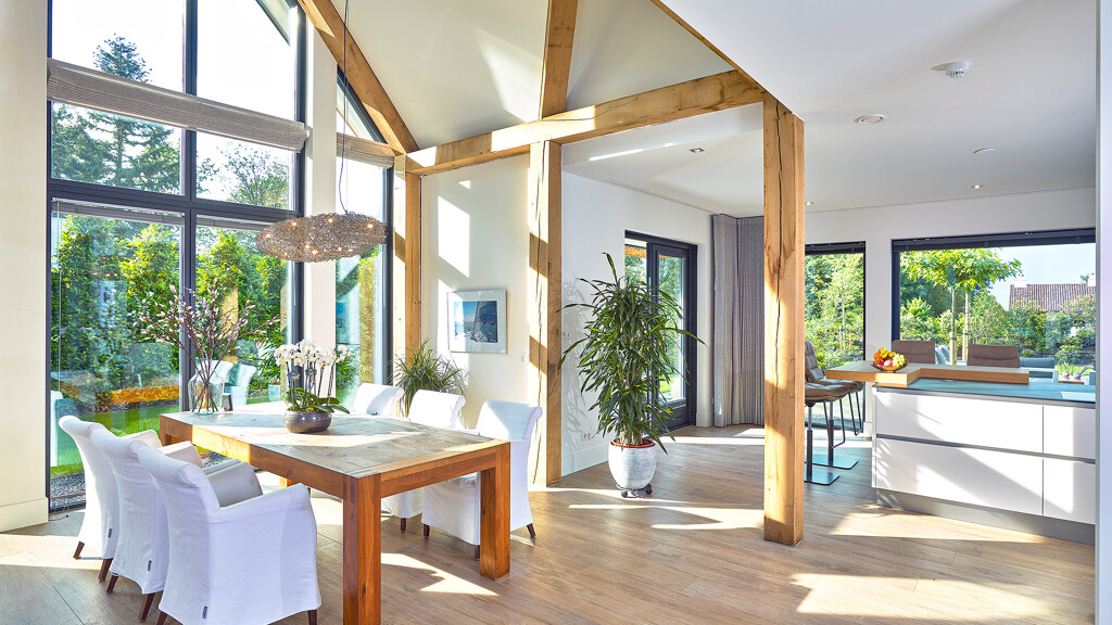 Küche im skandinavischen Stil mit Dekton-Arbeitsplatte. Von Ekelhoff Küchen in Nordhorn