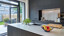 Hoge keukenkasten- zwarte keuken met wit werkblad van next125 NX240 van Ekelhoff Keuken