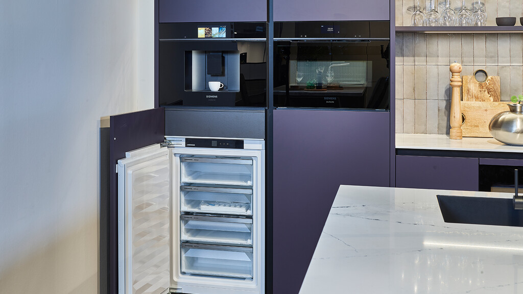 Aubergine keuken-notenhout-siemens apparatuur-Ekelhoff Keukens