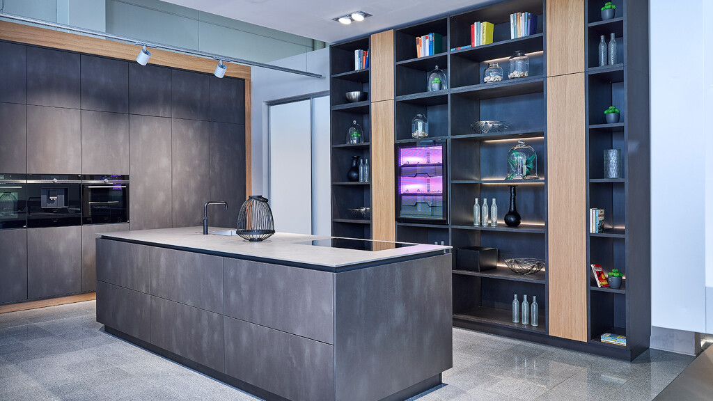 Contur keuken Targa - eilandkeuken - hoogekasten - showroomkeuken bij Eckelhof Keukens