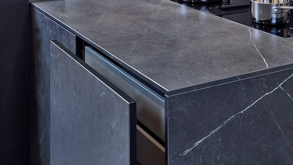 Grijze keuken industrieel ontdekken! Keukens uit Duitsland