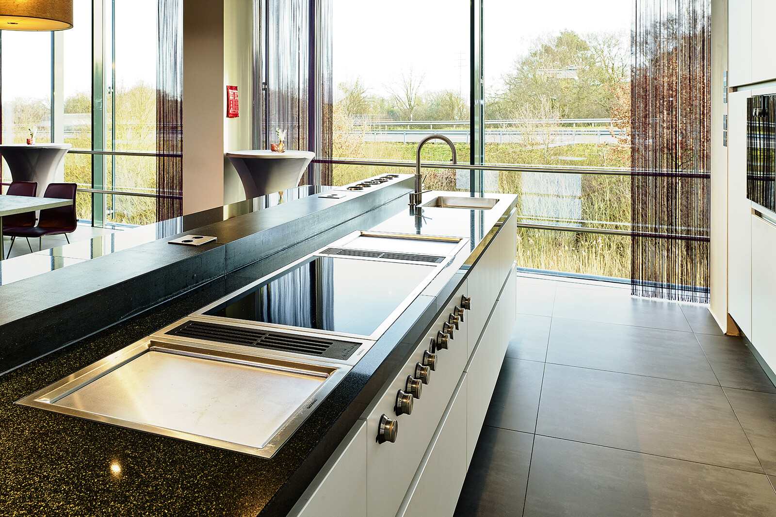 Showroomkeuken Sale - Grote professionele keuken voor kookworkshops, catering, showkoken - Ekelhoff Keukens