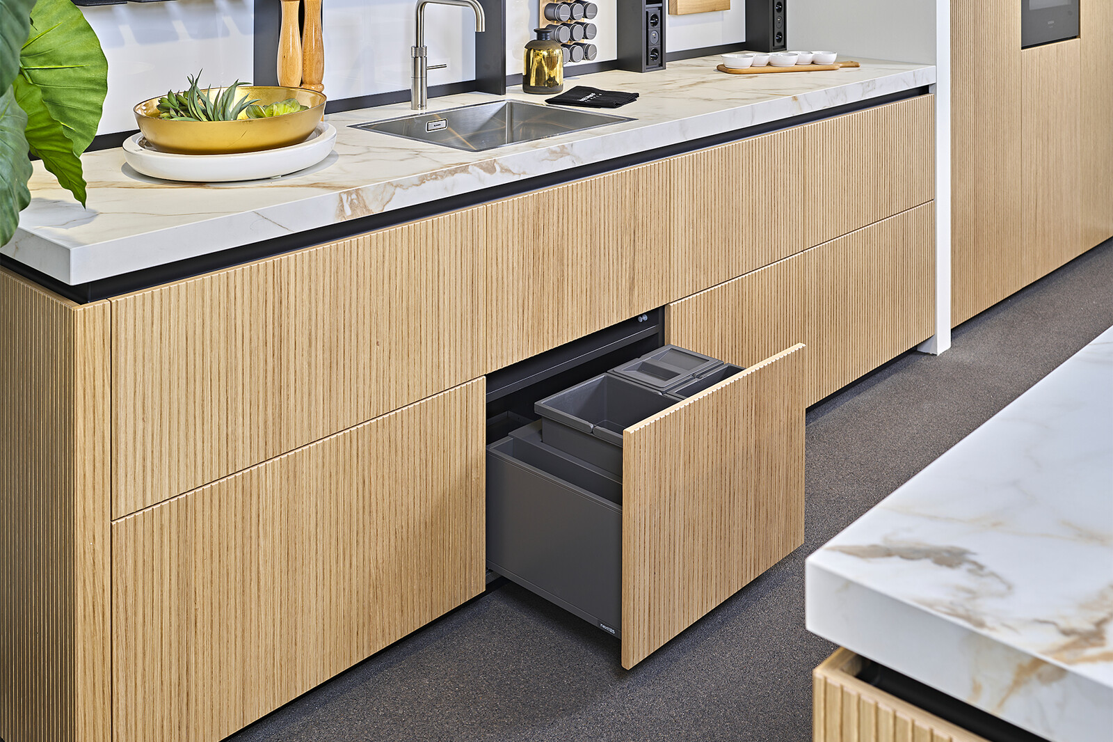 showroomkeuken sale: Japandi keuken-licht eiken-lamellenfront-next125 
