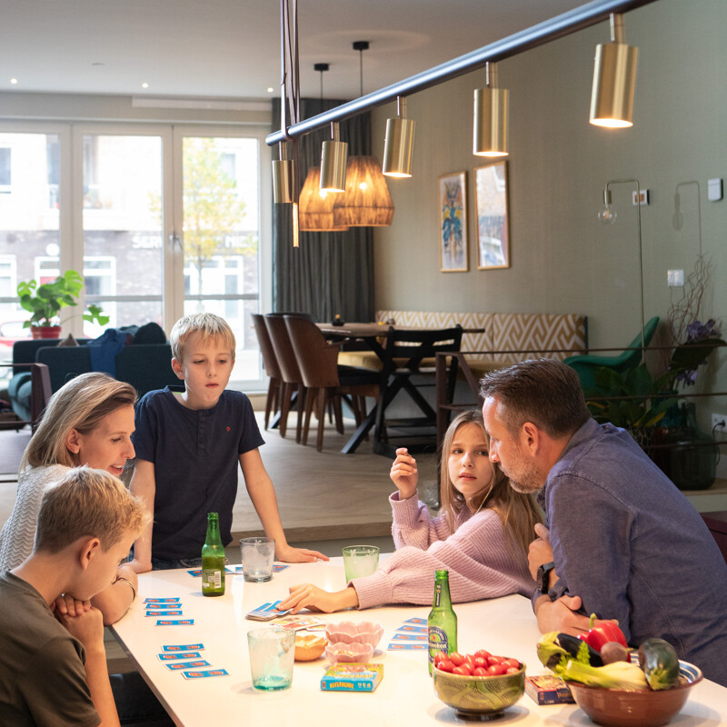 Familienküche-Wohnküche-Salbeigrüne Landhausküche-Marmor Arbeitsplatte Komposit-Ekelhoff Küchen