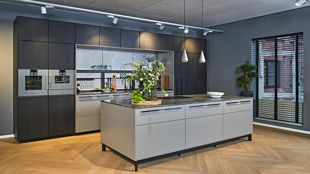 next125 design keuken in donker eikenhout en Terragrijs
