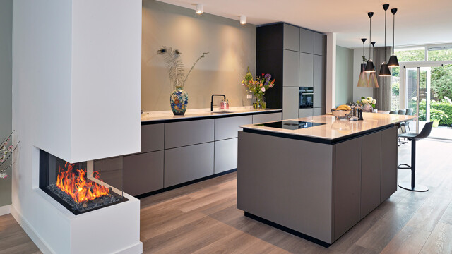 next125 kitchen-NX912 kitchenisland with glass fronts Ekelhoff Kitchen