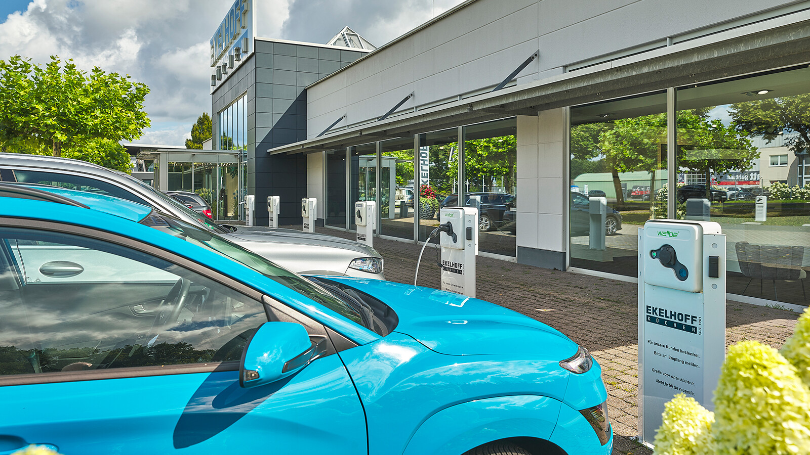 Parken bei Ekelhoff Küchen- Gratis E-Auto laden für unseren Kunden