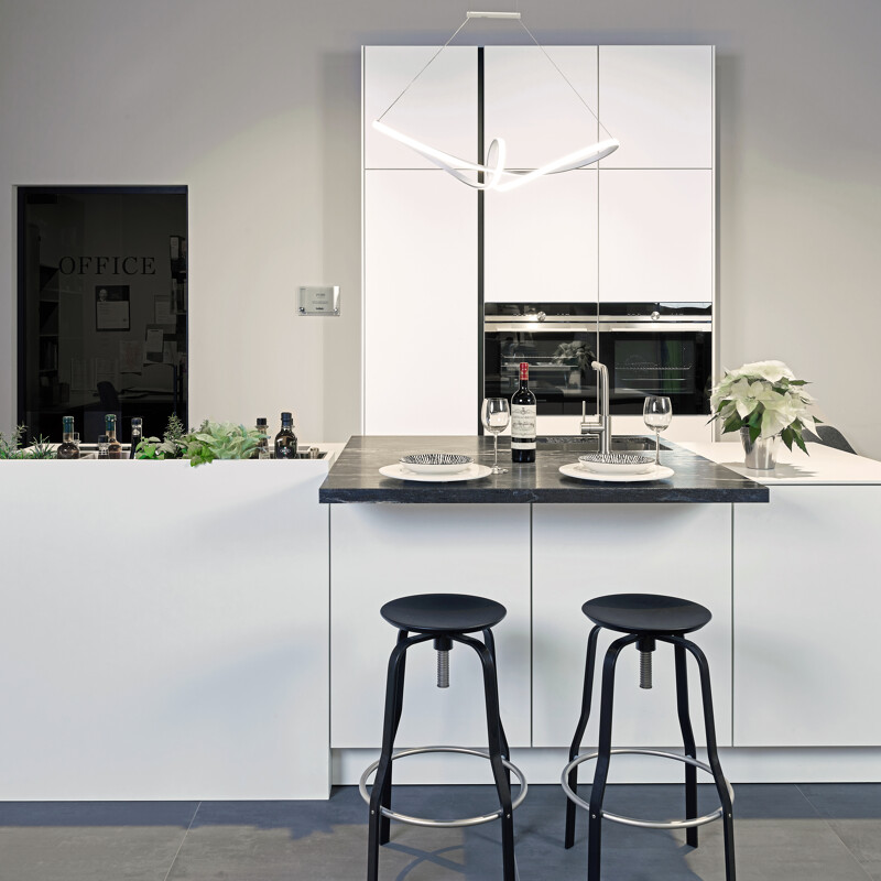 Showroomkeuken SieMatic - witte eilandkeuken - Ekelhoff Nordhorn