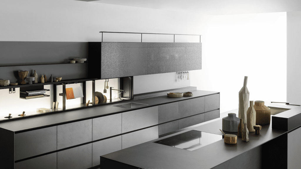 Grau Designküche Valcucine Riciclantica. Besuchen Sie Ekelhoff Küchen in Nordhorn.